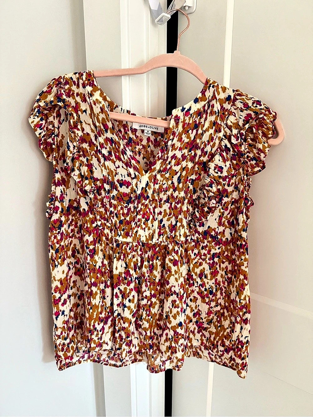 Rose + Olive Floral Blouse in Multicolor Size Medium Like New